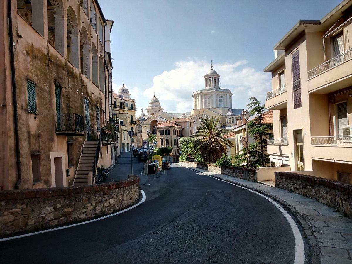 St George Villa Imperia Exterior photo